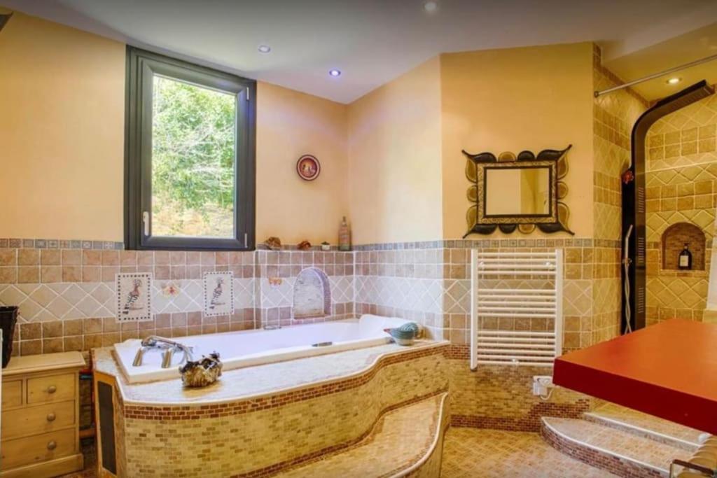 Вилла Le Manoir Du Val Douvres-la-Delivrande Экстерьер фото